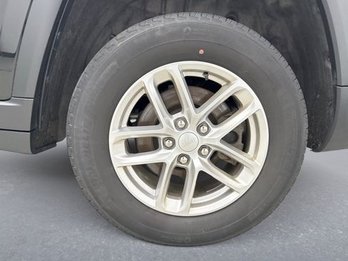 Used 2023 Jeep Grand Cherokee L Laredo AWD/4WD image 22