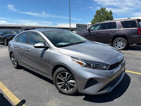 Used 2024 Kia Forte LXS w/ LXS Technology Package FWD image 5