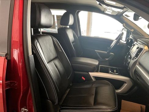 Used 2018 Nissan Titan PRO-4X w/ Pro-4x Convenience Package AWD/4WD image 11