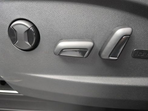 Used 2025 Volkswagen ID. Buzz Pro S Plus image 21