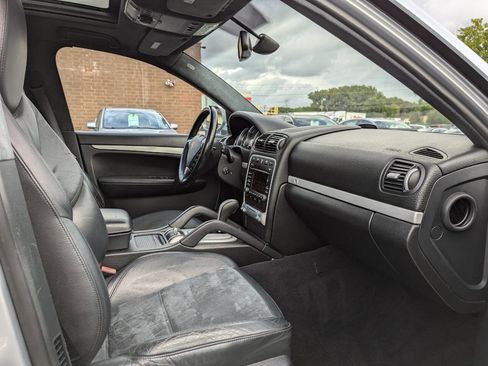 Used 2009 Porsche Cayenne GTS image 14