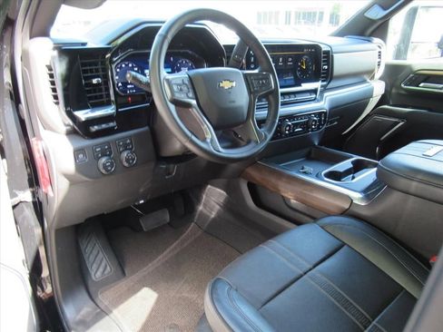 Used 2024 Chevrolet Silverado 2500 High Country w/ High Country Premium Package AWD/4WD image 15