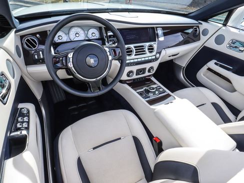 Used 2019 Rolls-Royce Dawn image 24
