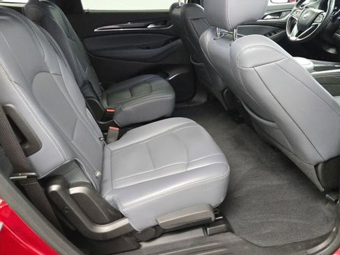 Used 2024 Buick Enclave Premium image 11