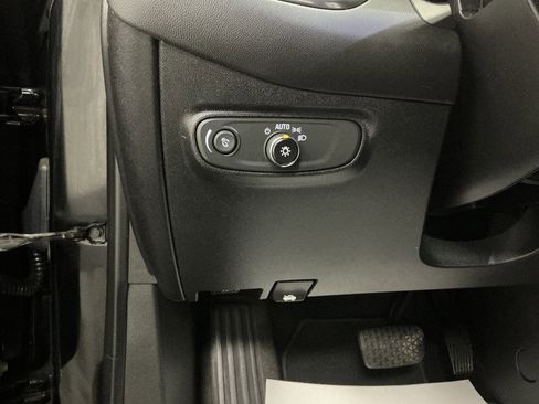 Used 2019 Chevrolet Equinox LT FWD image 11