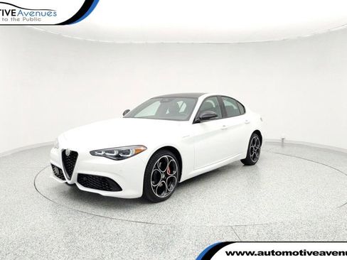 Used 2025 Alfa Romeo Giulia AWD w/ Veloce Package AWD image 1