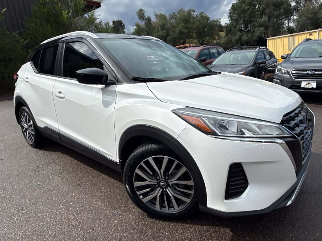 Used 2021 Nissan Kicks SV FWD image 1