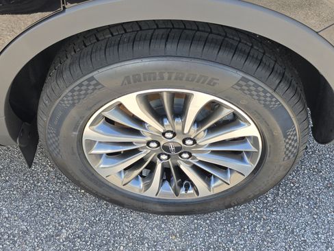 Certified 2023 Lincoln Nautilus AWD image 5