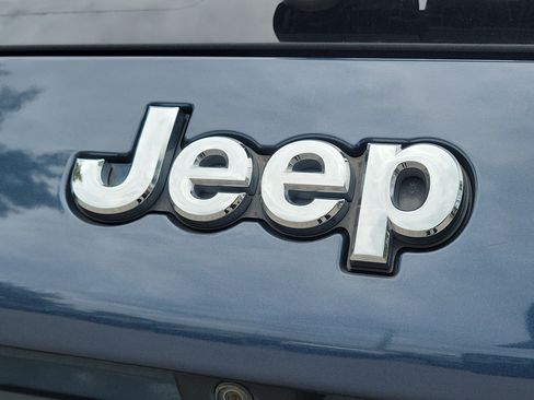 Used 2021 Jeep Cherokee Latitude Lux w/ Sun & Sound Group FWD image 10