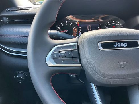 Used 2025 Jeep Compass Trailhawk AWD/4WD image 23