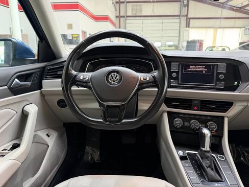 Used 2019 Volkswagen Jetta SE w/ Cold Weather Package FWD image 21
