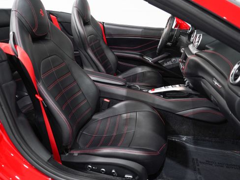 Used 2017 Ferrari California T RWD image 16