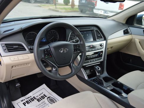 Used 2017 Hyundai Sonata SE w/ Cargo Package image 7