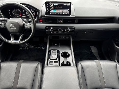 Certified 2025 Honda Pilot Touring image 4
