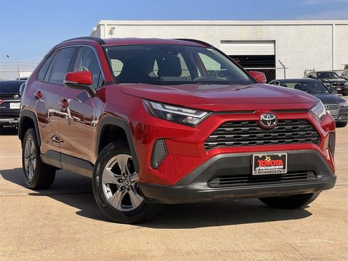 Used 2025 Toyota RAV4 XLE image 2