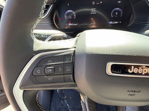 Used 2024 Jeep Grand Cherokee L Limited w/ Black Appearance Package image 29