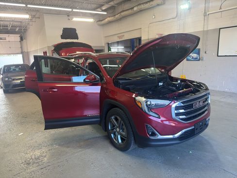 Used 2018 GMC Terrain SLT w/ Preferred Package AWD/4WD image 9