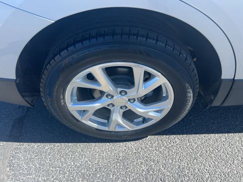 Used 2019 Chevrolet Equinox LT AWD/4WD image 3