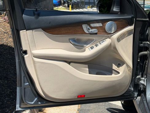 Used 2020 Mercedes-Benz GLC 300 w/ Parking Assistance Package image 31