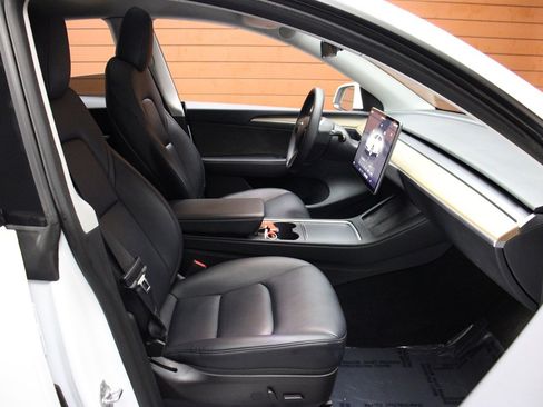 Used 2023 Tesla Model Y Long Range image 40