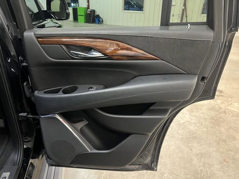 Used 2015 Cadillac Escalade Premium image 29