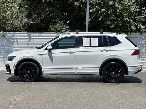 Used 2018 Volkswagen Tiguan SEL Premium w/ R-Line Package AWD/4WD image 13