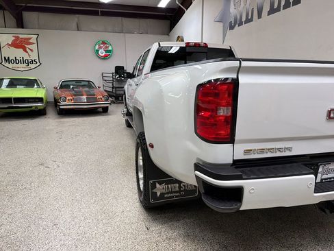 Used 2019 GMC Sierra 3500 Denali w/ Duramax Plus Package AWD/4WD image 9