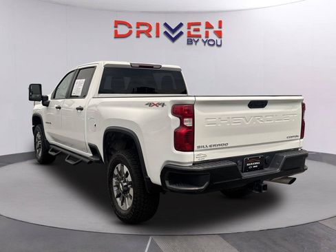 Used 2022 Chevrolet Silverado 2500 Custom w/ Custom Value Package AWD/4WD image 6