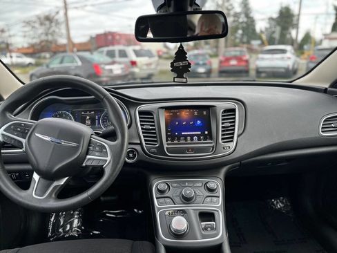 Used 2015 Chrysler 200 Limited image 20