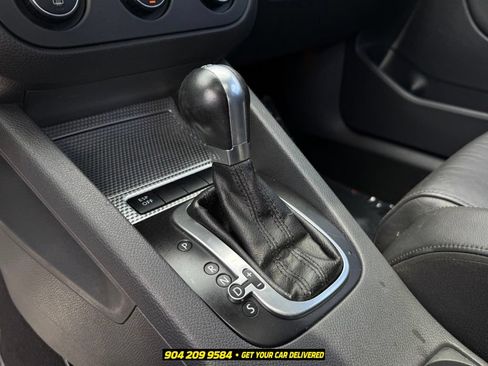 Used 2008 Volkswagen R32 AWD/4WD image 16