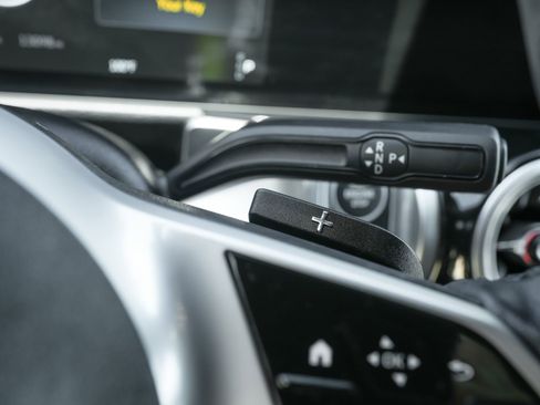 Used 2025 Mercedes-Benz GLB 250 image 21