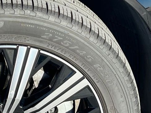 Used 2025 Volvo XC90 B6 Plus image 10