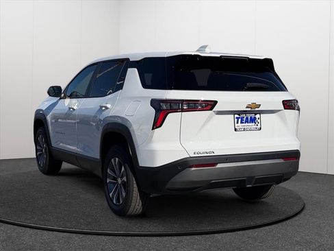 New 2026 Chevrolet Equinox LT w/ Convenience Package II image 4
