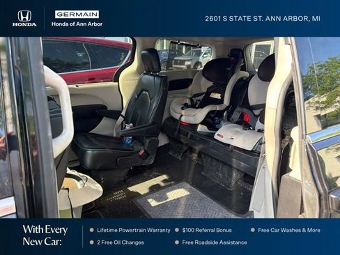 Used 2019 Chrysler Pacifica Limited FWD image 16