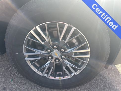 Used 2025 Chevrolet Traverse LT image 4