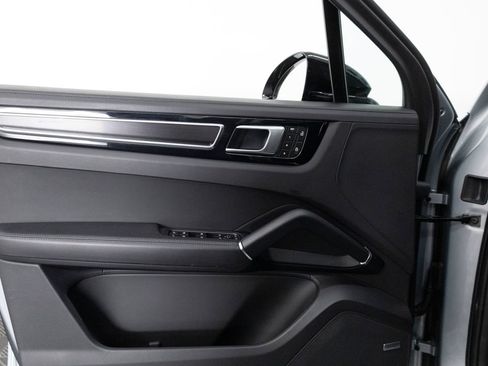 Certified 2023 Porsche Cayenne GTS AWD/4WD image 28