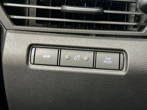 Used 2025 Nissan Altima 2.5 SV FWD image 17