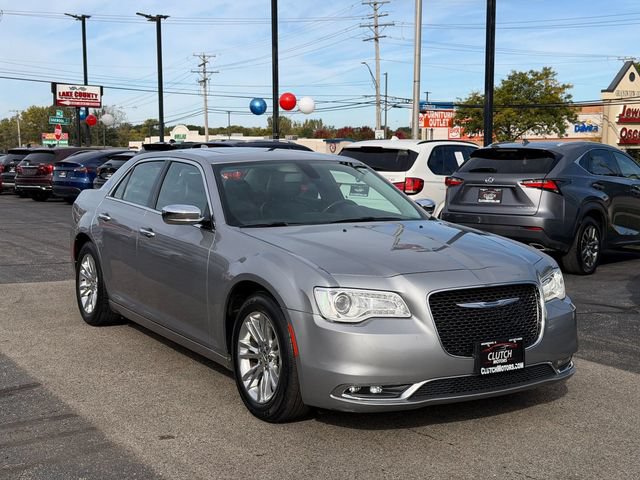 Used 2017 Chrysler 300 C RWD image 3