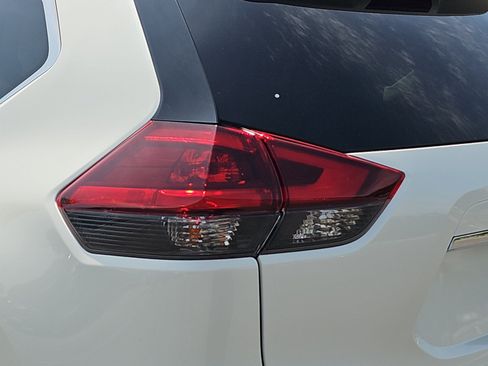 Used 2020 Nissan Rogue SL w/ Premium Package AWD/4WD image 32