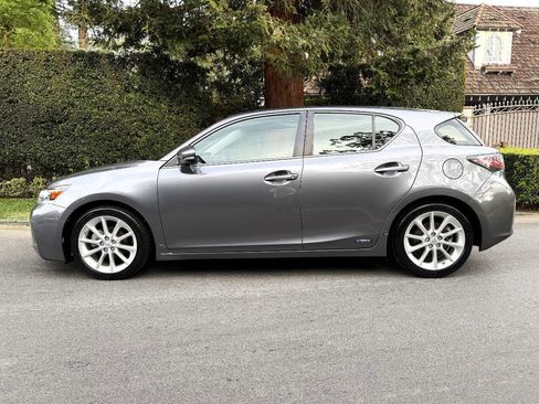 Used 2013 Lexus CT 200h image 3