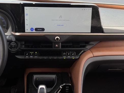 Used 2025 Toyota Crown Signia image 18