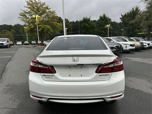 Used 2017 Honda Accord Sport image 4