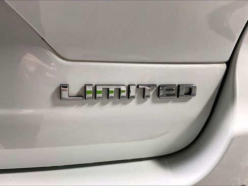 Used 2023 Jeep Grand Cherokee Limited image 38