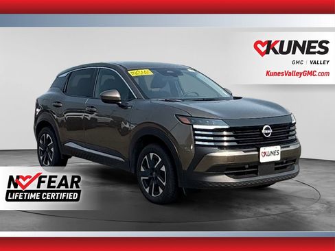 Used 2025 Nissan Kicks SV AWD/4WD image 1