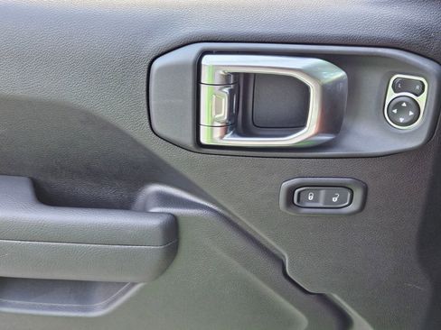 New 2025 Jeep Gladiator Sport image 31