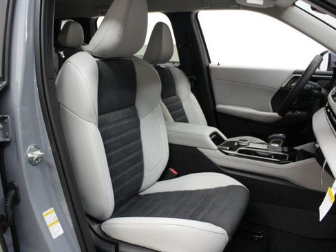 New 2026 Mitsubishi Outlander SE image 19