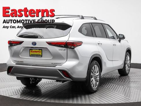 Used 2024 Toyota Highlander Platinum AWD/4WD image 5