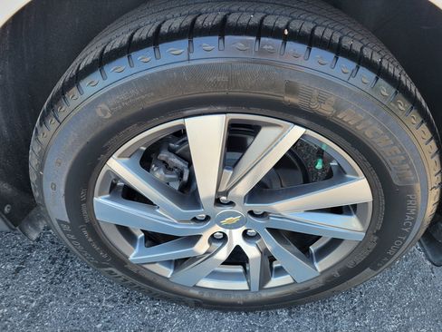 Certified 2024 Chevrolet Equinox Premier FWD image 35