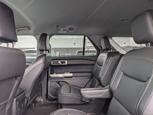 Used 2023 Ford Explorer XLT w/ Equipment Group 202A AWD/4WD image 14