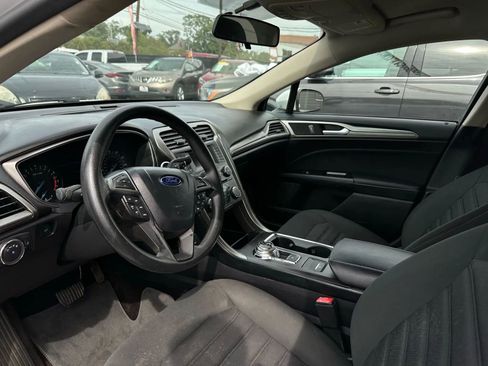 Used 2017 Ford Fusion SE image 9